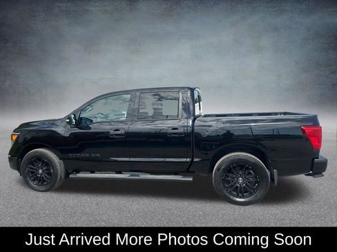 Used 2018 Nissan Titan SV w/ SV Convenience Package AWD/4WD image 3