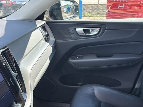 Used 2024 Volvo XC60 B5 Core AWD/4WD image 22