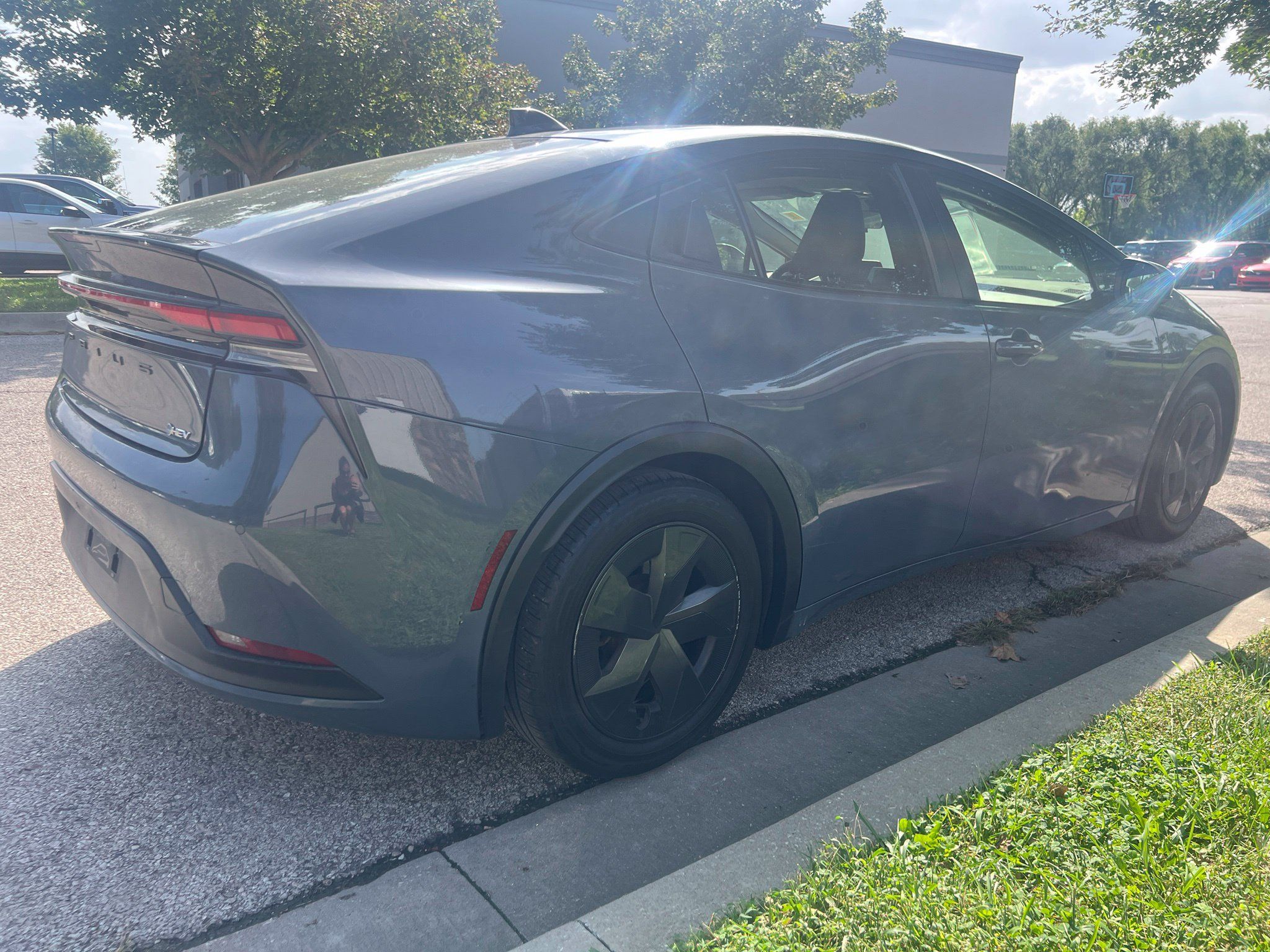 Used 2023 Toyota Prius LE FWD image 5