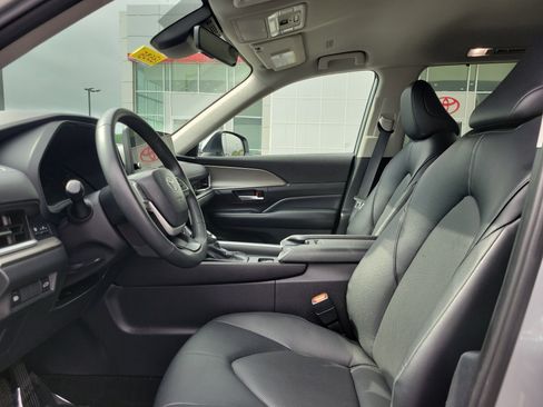 Used 2025 Toyota Grand Highlander FWD image 15