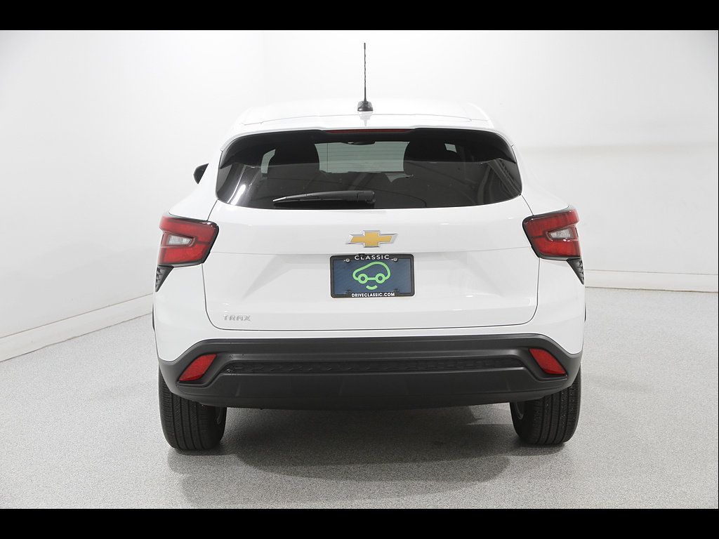 Used 2024 Chevrolet Trax LS w/ LS Convenience Package FWD image 19