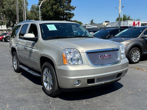 Used 2014 GMC Yukon Denali image 1