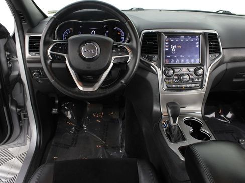 Used 2018 Jeep Grand Cherokee Altitude AWD/4WD image 10