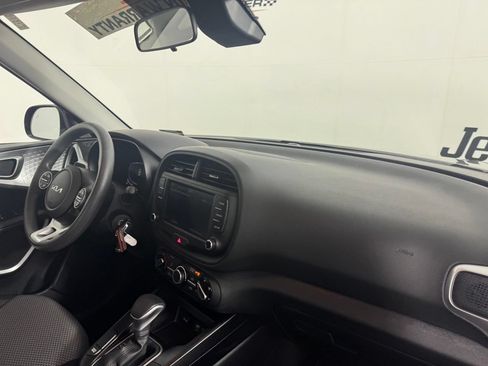 Used 2025 Kia Soul LX FWD image 28