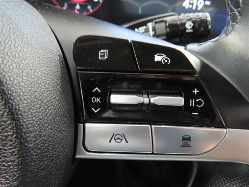 Used 2024 Hyundai Elantra SEL w/ Convenience Package FWD image 20