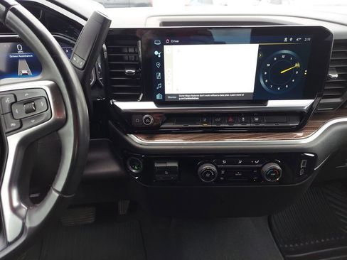 Used 2024 Chevrolet Silverado 2500 LT image 9