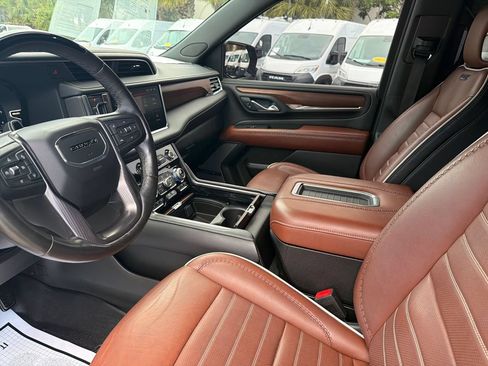 Used 2024 GMC Yukon Denali Ultimate AWD/4WD image 8