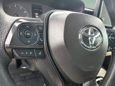 Used 2025 Toyota Corolla LE w/ Convenience Package image 10