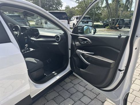 Used 2025 Chevrolet Trax LS FWD image 23