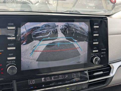 Used 2022 Toyota Sienna XLE FWD image 31