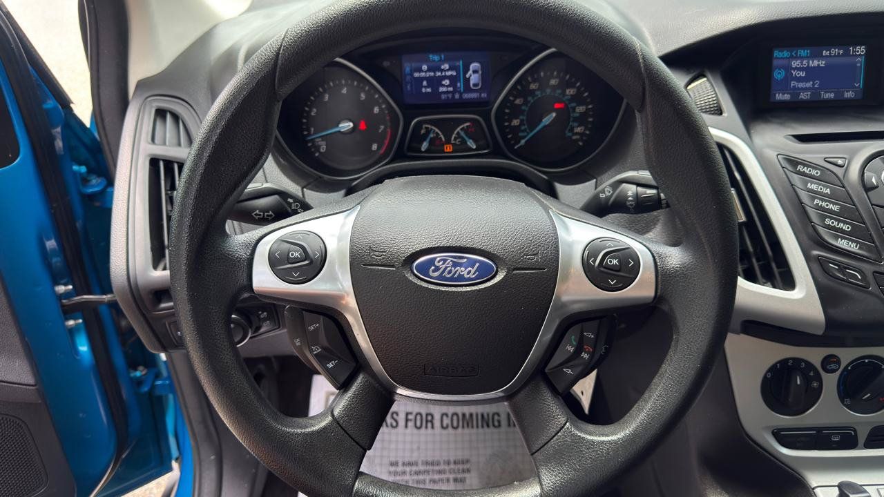 Used 2013 Ford Focus SE w/ SE Winter Pkg FWD image 17