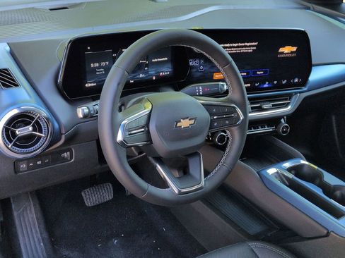 New 2026 Chevrolet Equinox EV LT image 9