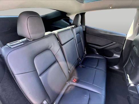 Used 2024 Tesla Model Y 2WD image 19
