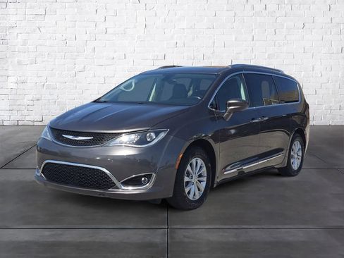 Used 2019 Chrysler Pacifica Touring-L image 6