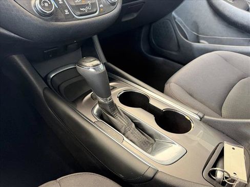 Used 2017 Chevrolet Malibu LT FWD image 15