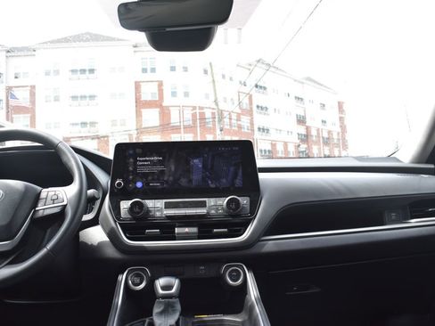 Used 2025 Toyota Grand Highlander FWD image 33