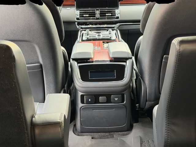 Used 2024 Lincoln Navigator L Reserve AWD/4WD image 19