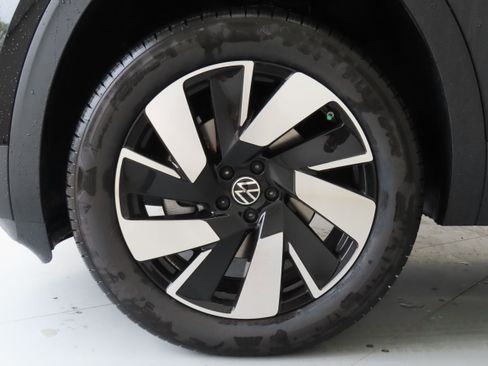 New 2025 Volkswagen Atlas Cross Sport SE image 27