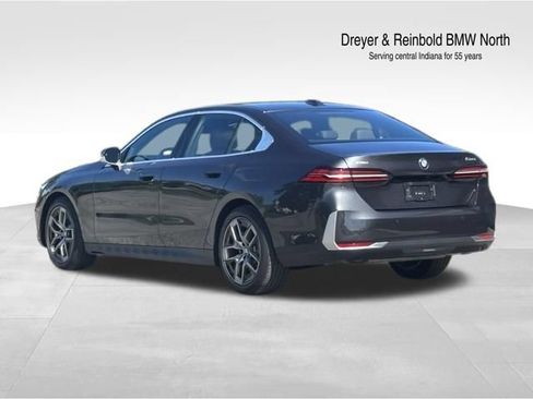Certified 2026 BMW 530i xDrive w/ Premium Package AWD/4WD image 4