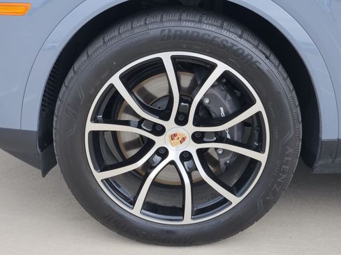 Used 2025 Porsche Cayenne AWD/4WD image 14