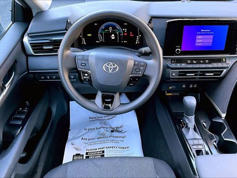 Certified 2025 Toyota Camry LE image 5