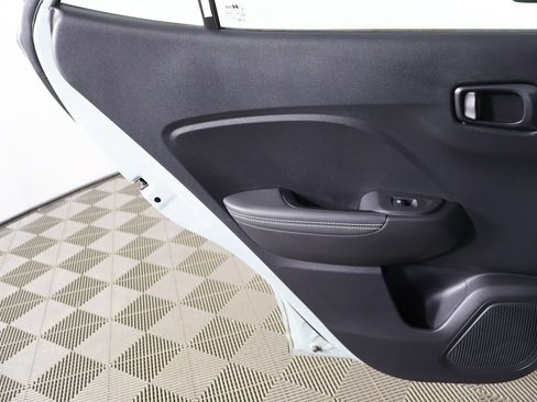 Used 2025 Hyundai Venue Limited FWD image 20
