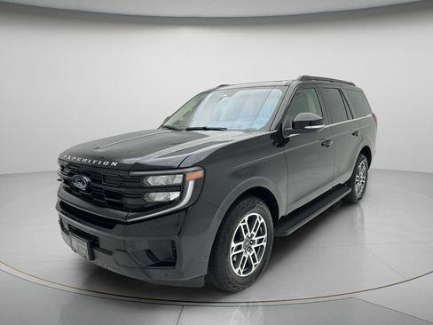 Used 2025 Ford Expedition Active AWD/4WD image 3