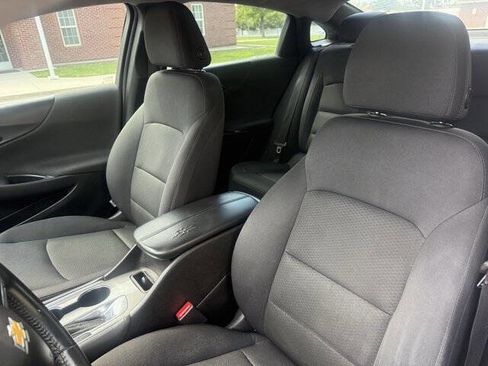 Used 2017 Chevrolet Malibu LT FWD image 25