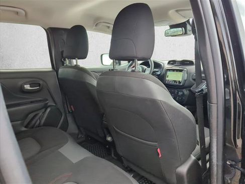 Used 2023 Jeep Renegade Trailhawk AWD/4WD image 21