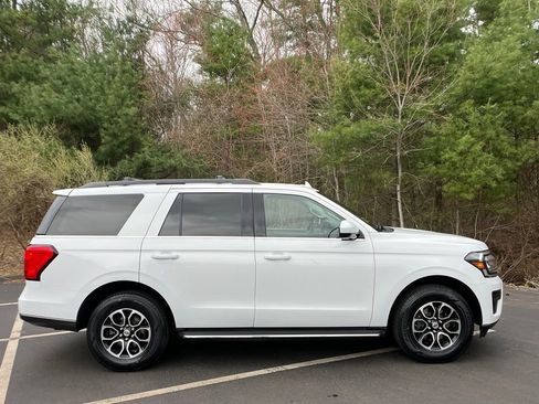 Used 2022 Ford Expedition XLT AWD/4WD image 6