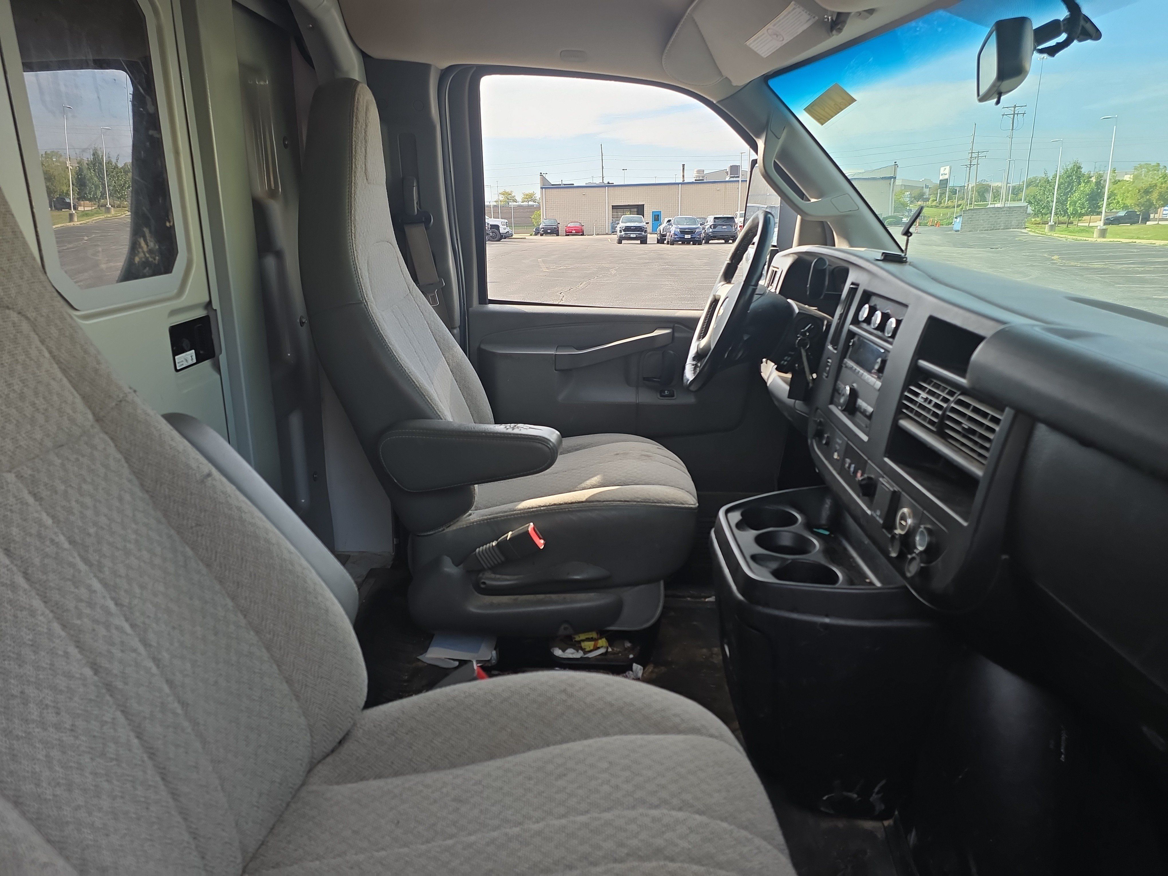 Used 2019 Chevrolet Express 3500 w/ Power Convenience Package RWD image 11