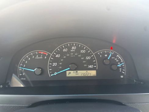 Used 2013 Toyota Camry L image 10