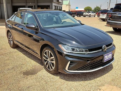 Used 2025 Volkswagen Jetta SE FWD image 4
