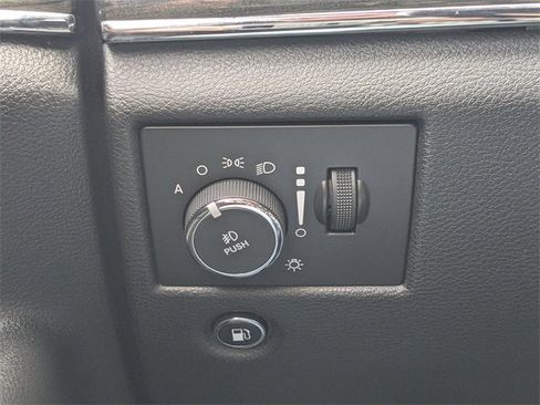 Used 2015 Jeep Grand Cherokee Overland image 24