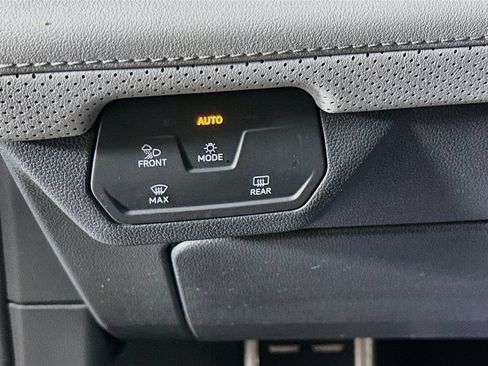 Used 2025 Volkswagen Atlas Peak Edition SE AWD/4WD image 15