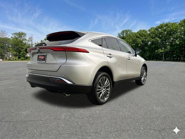 Used 2024 Toyota Venza XLE AWD/4WD image 9