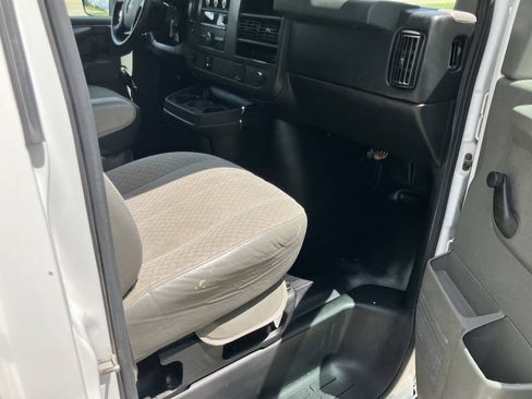 Used 2015 GMC Savana 3500 RWD image 20