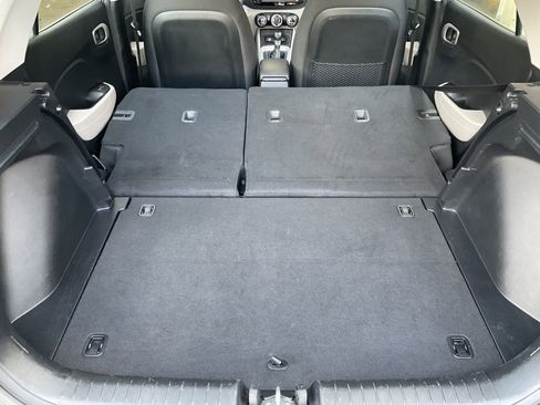 Used 2025 Hyundai Venue SEL FWD image 38
