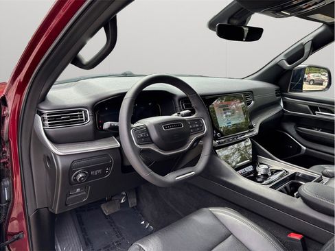 Used 2024 Jeep Wagoneer Series II w/ Flexible Seating Group image 6