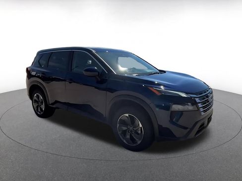 Used 2025 Chevrolet Equinox LT AWD/4WD image 2