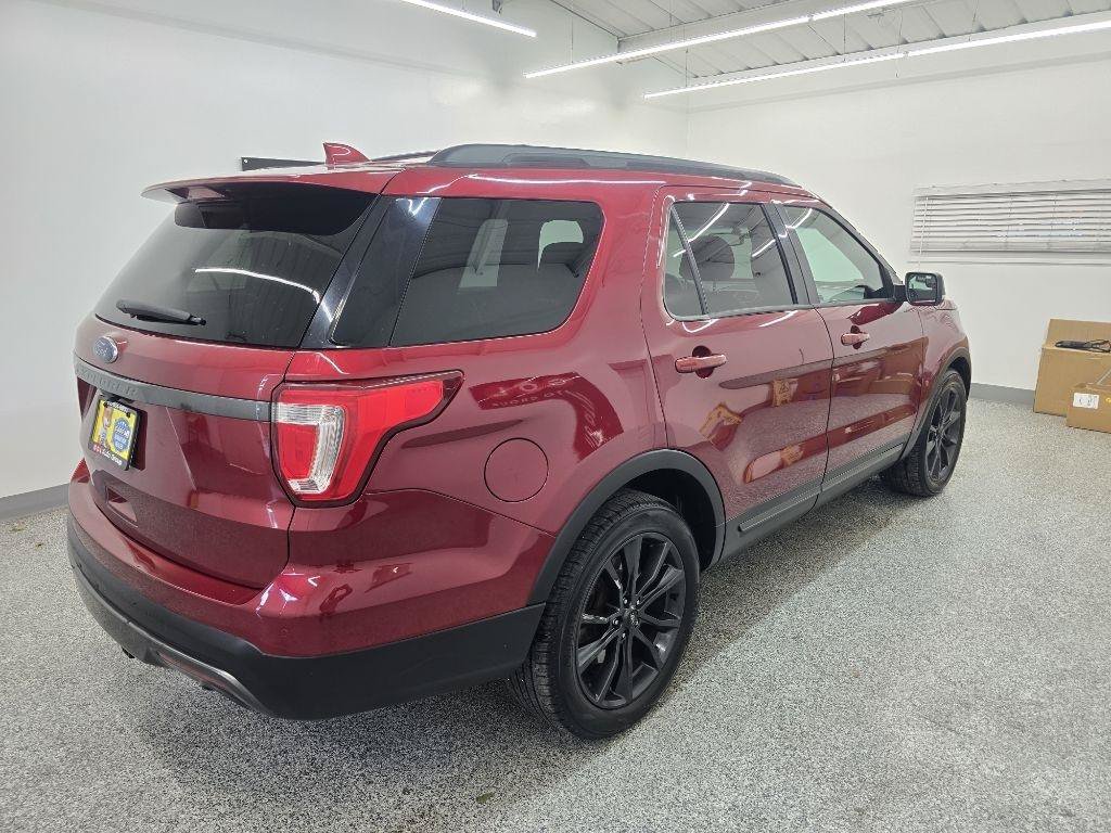 Used 2017 Ford Explorer XLT w/ Equipment Group 202A FWD image 6