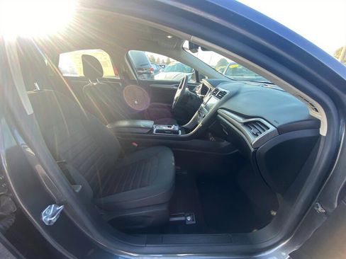 Used 2020 Ford Fusion SE image 10