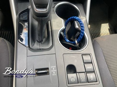 Used 2023 Toyota Highlander LE FWD image 9