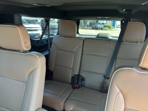 Certified 2021 Chevrolet Suburban Premier w/ Premium Package AWD/4WD image 27