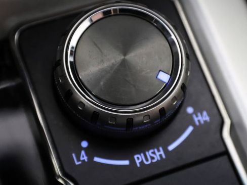 Used 2018 Toyota Land Cruiser AWD/4WD image 33