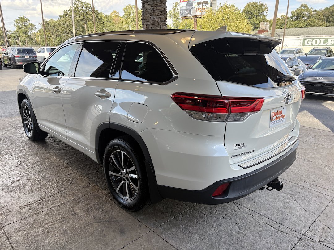 Used 2017 Toyota Highlander XLE AWD/4WD image 8