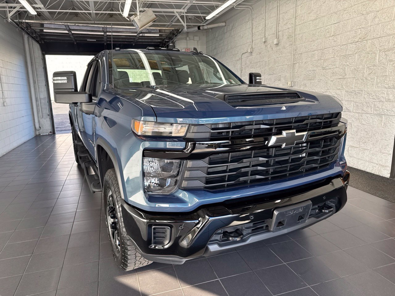 Used 2025 Chevrolet Silverado 2500 Custom w/ Custom Value Package AWD/4WD image 2