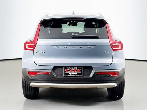 Used 2023 Volvo XC40 B4 Plus w/ Driver Assist Package FWD image 6