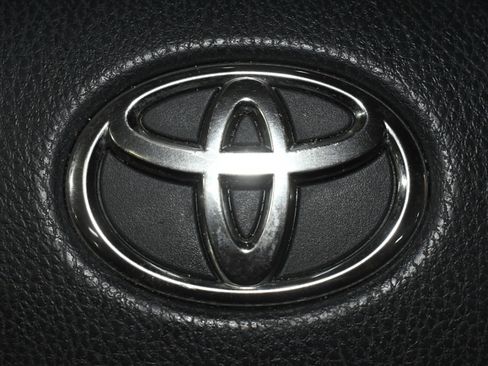 Used 2018 Toyota RAV4 XLE image 29
