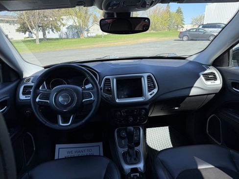 Used 2018 Jeep Compass Latitude w/ Popular Equipment Group AWD/4WD image 19